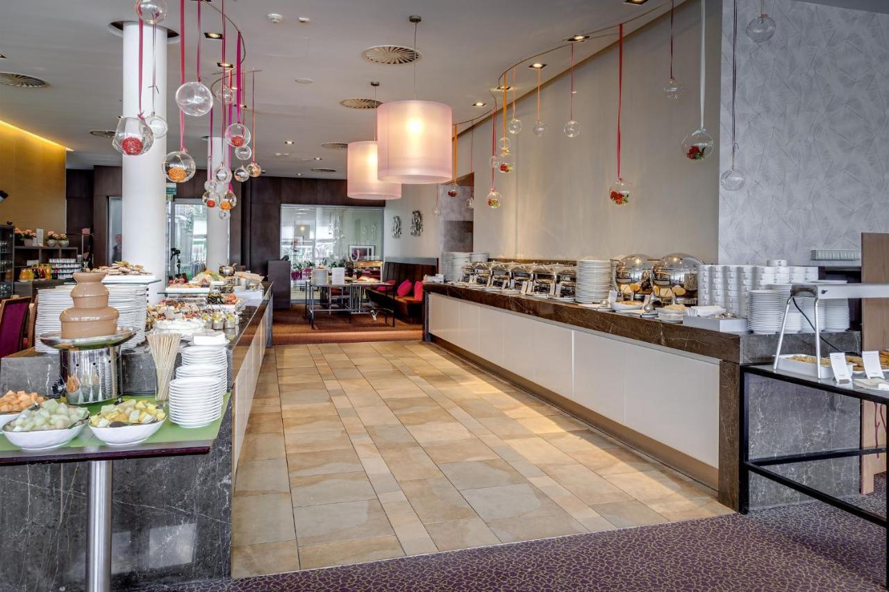 Holiday Inn Resort Warsaw Jozefow By Ihg Ngoại thất bức ảnh