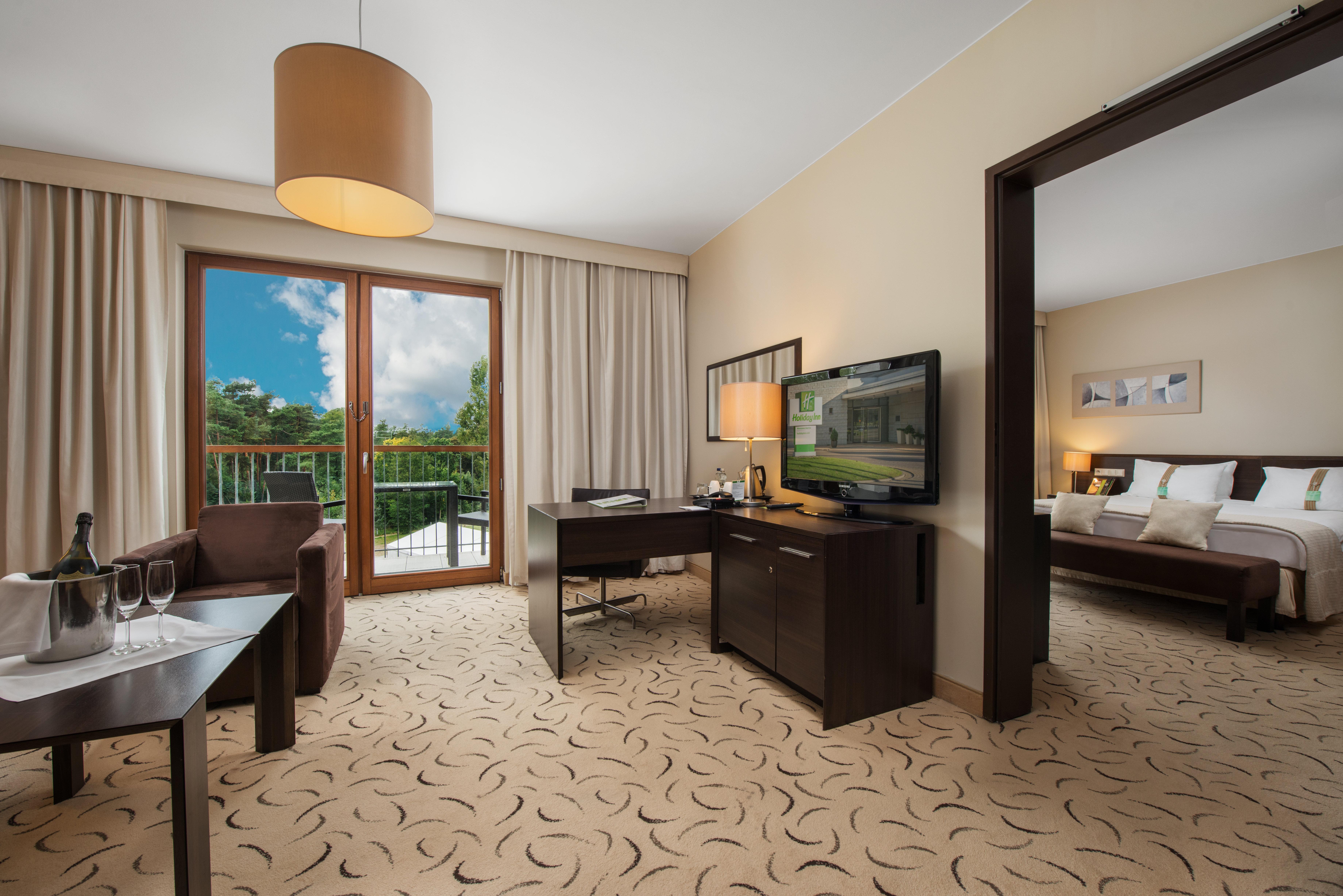 Holiday Inn Resort Warsaw Jozefow By Ihg Ngoại thất bức ảnh