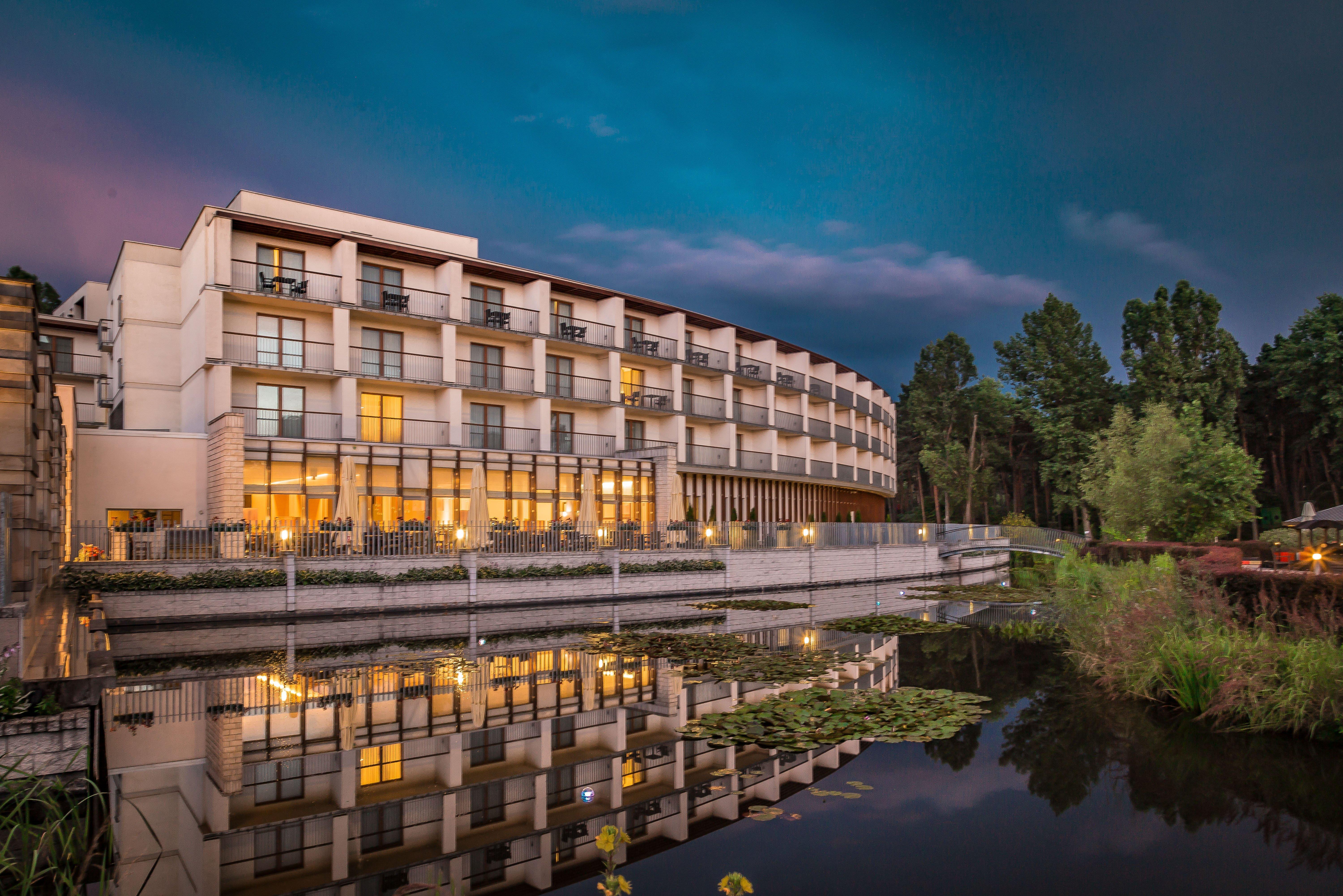 Holiday Inn Resort Warsaw Jozefow By Ihg Ngoại thất bức ảnh