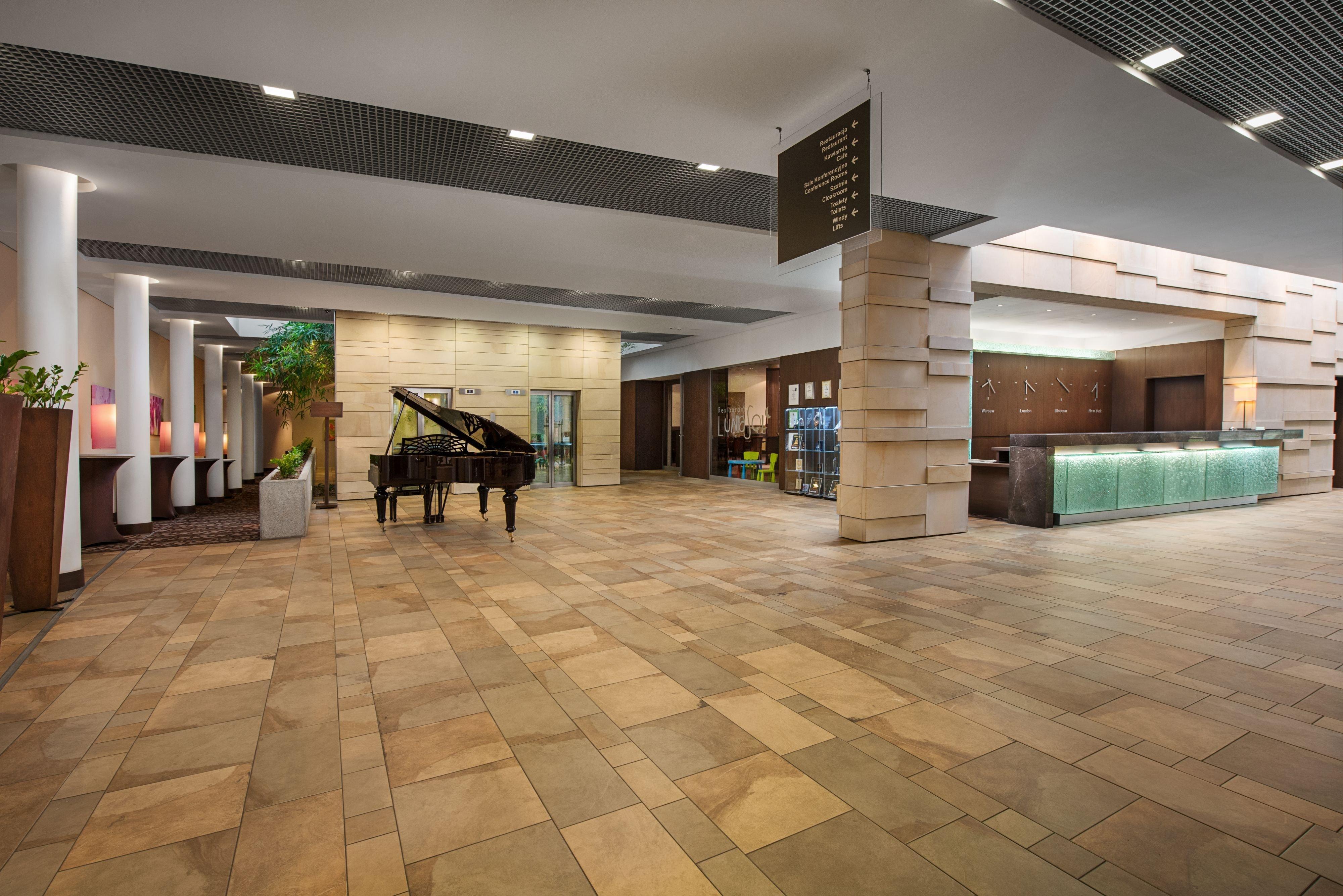 Holiday Inn Resort Warsaw Jozefow By Ihg Ngoại thất bức ảnh